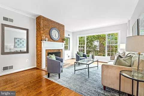 Living - 550 7th St SE, Washington, DC 20003 photo 1 of 2