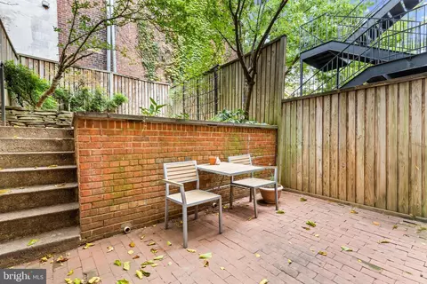 Exterior - 550 7th St SE, Washington, DC 20003 photo 4 of 8