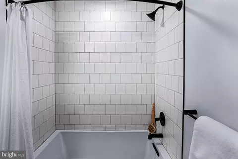 Bath - 1625 Eckington Pl NE #313, Washington, DC 20002 photo 2 of 3