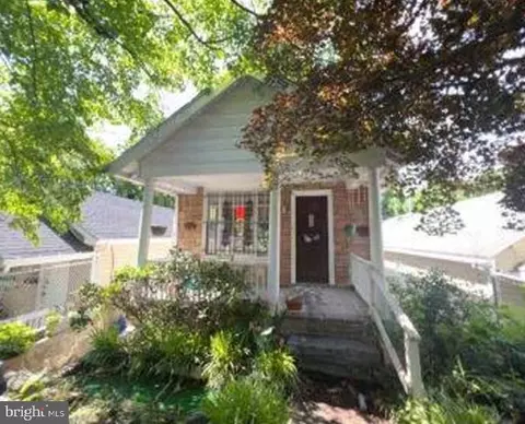5923 Clay St NE, Washington, DC 20019