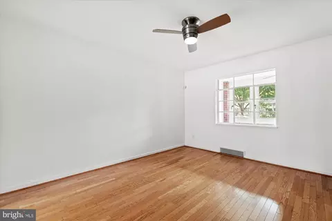 Living - 413 36th St NE, Washington, DC 20019 photo 4 of 5