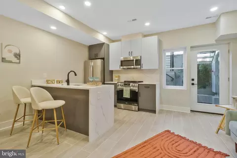 1004 18th St NE #1, Washington, DC 20002