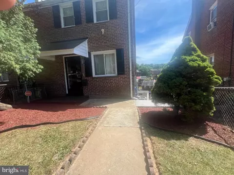 737 Hilltop Ter SE, Washington, DC 20019