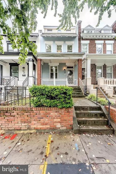 28 16th St SE, Washington, DC 20003 photo 3