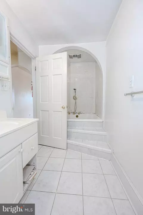 28 16th St SE, Washington, DC 20003 photo 31