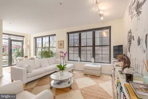 2412 17th St NW #302, Washington, DC 20009