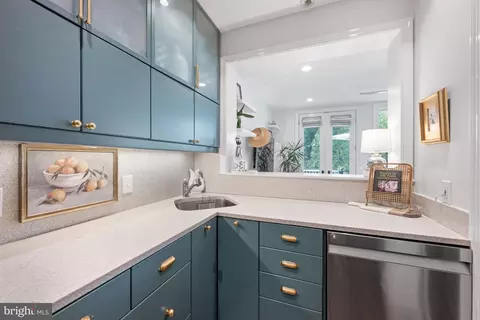 2217 39th St NW, Washington, DC 20007 photo 9