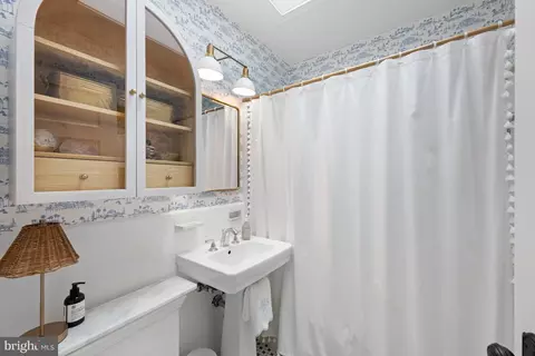 2217 39th St NW, Washington, DC 20007 photo 14