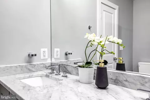 1253 Mount Olivet Rd NE #4, Washington, DC 20002 photo 24