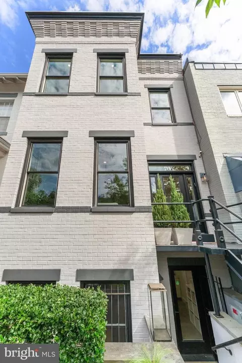 706 15th St SE, Washington, DC 20003