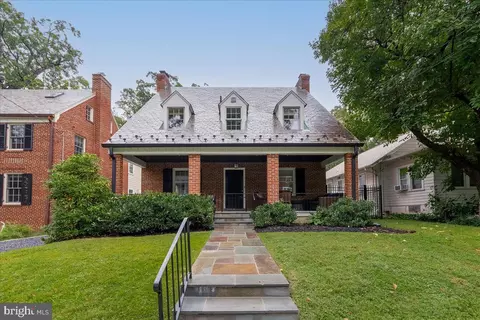 6121 32nd Pl NW, Washington, DC 20015