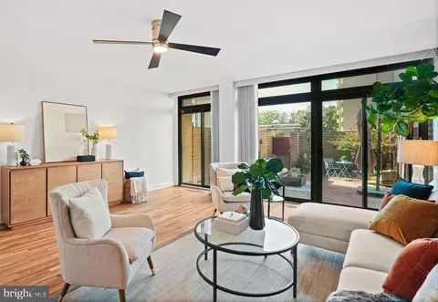 1239 4th St SW, Washington, DC 20024
