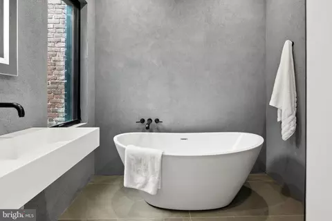 Bath - 643 A St SE, Washington, DC 20003 photo 5 of 7