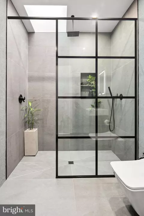 Bath - 643 A St SE, Washington, DC 20003 photo 3 of 7