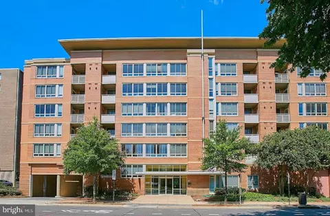 355 I St SW #207, Washington, DC 20024
