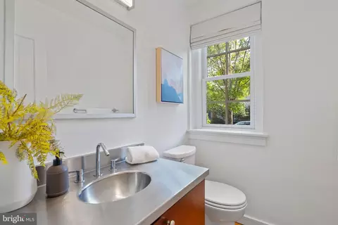 Bath - 1024 G St NE, Washington, DC 20002 photo 1 of 4