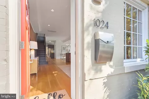 Entry Way - 1024 G St NE, Washington, DC 20002 photo 1 of 7
