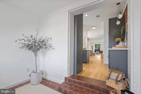Entry Way - 1024 G St NE, Washington, DC 20002 photo 5 of 7
