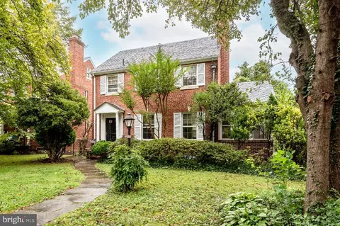 4905 45th St NW, Washington, DC 20016