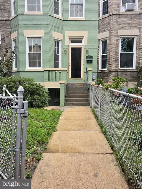 139 R St NE, Washington, DC 20002