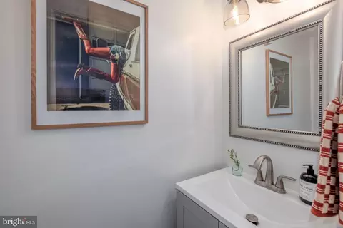 Bath - 307 11th St NE, Washington, DC 20002 photo 5 of 7