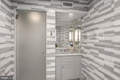 Bath - 710 E Capitol St NE, Washington, DC 20003 photo 3 of 3