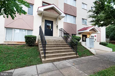 5000 Call Pl SE #102, Washington, DC 20019
