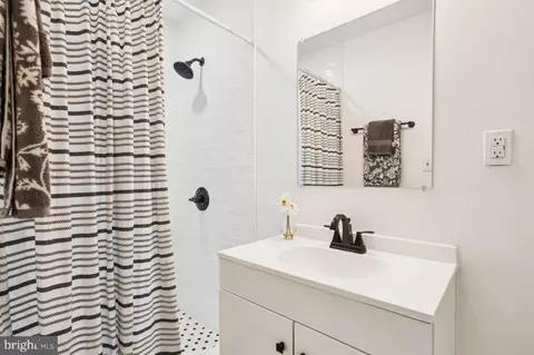 Bath - 401 A St NE #3, Washington, DC 20002 photo 1 of 2