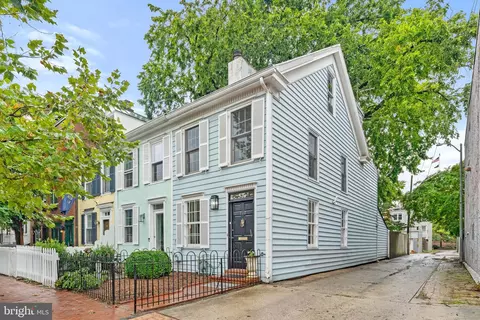 737 10th St SE, Washington, DC 20003