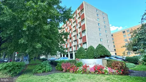 800 4th St SW #S209, Washington, DC 20024