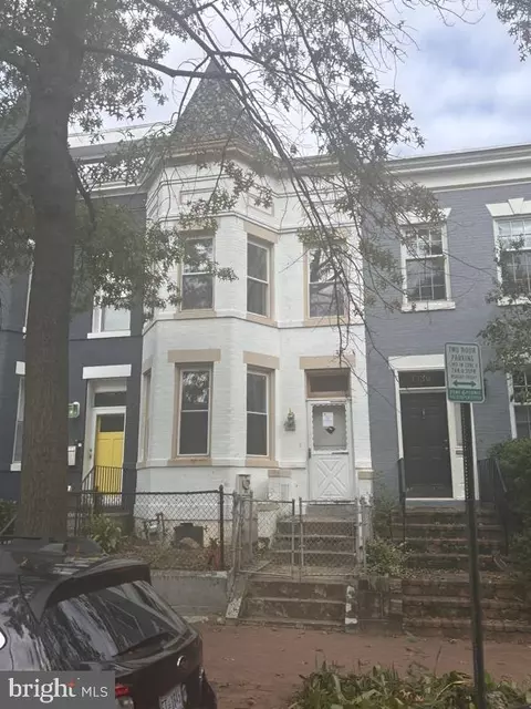 1528 E St SE, Washington, DC 20003 photo 2