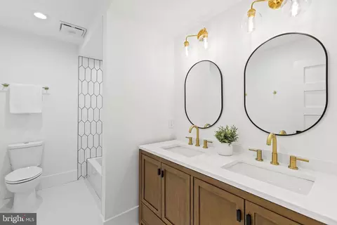 Bath - 1825 N Capitol St NE #1, Washington, DC 20002 photo 3 of 5