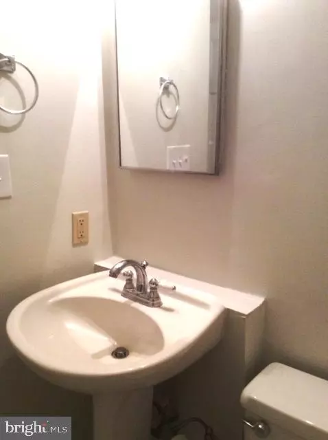 Bath - 651 Constitution Ave NE, Washington, DC 20002 photo 2 of 2