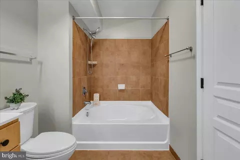 Bath - 616 E St NW #1022, Washington, DC 20004 photo 3 of 3