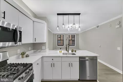 Kitchen - 616 E St NW #1022, Washington, DC 20004 photo 5 of 8
