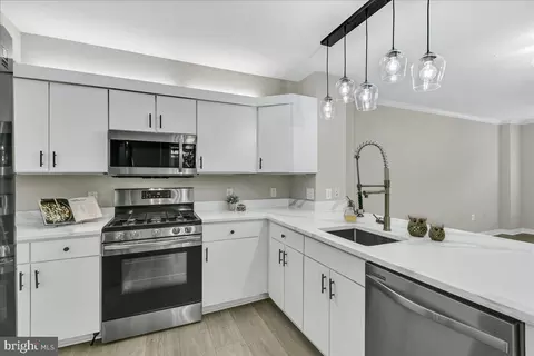 Kitchen - 616 E St NW #1022, Washington, DC 20004 photo 3 of 8