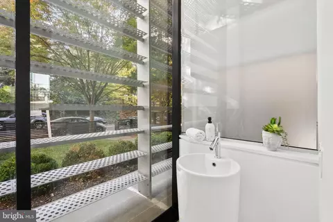 Bath - 3623 R St NW, Washington, DC 20007 photo 5 of 7