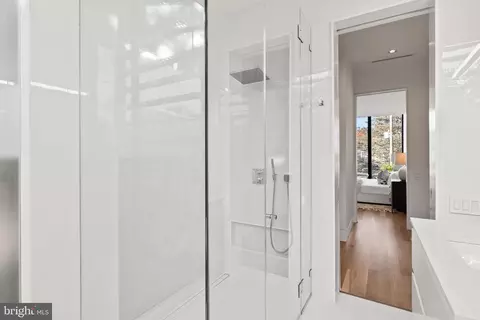 Bath - 3623 R St NW, Washington, DC 20007 photo 2 of 7