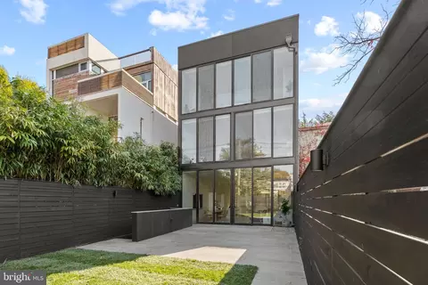 Exterior - 3623 R St NW, Washington, DC 20007 photo 5 of 15