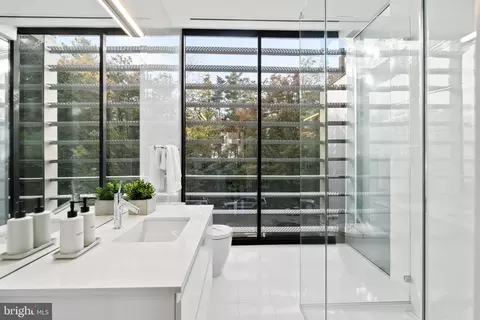 Bath - 3623 R St NW, Washington, DC 20007 photo 1 of 7