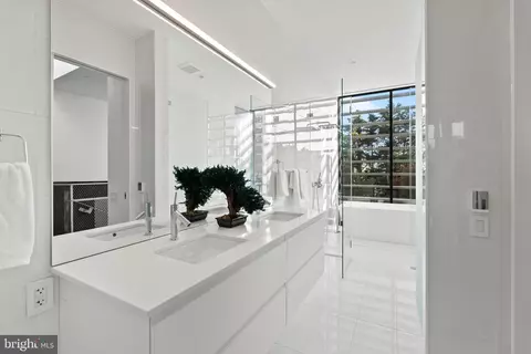 Bath - 3623 R St NW, Washington, DC 20007 photo 4 of 7