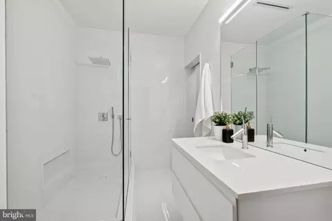 Bath - 3623 R St NW, Washington, DC 20007 photo 7 of 7