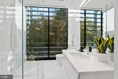 Bath - 3623 R St NW, Washington, DC 20007 photo 3 of 7