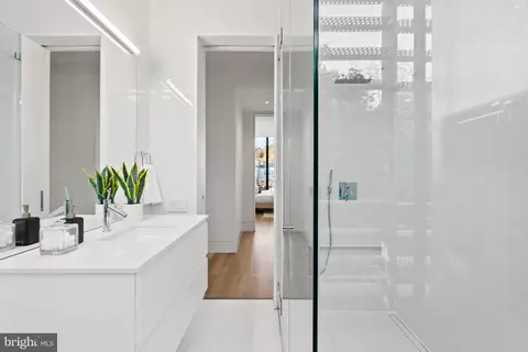 Bath - 3623 R St NW, Washington, DC 20007 photo 6 of 7
