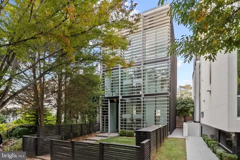 Exterior - 3623 R St NW, Washington, DC 20007 photo 3 of 15