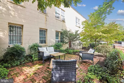 821 E Capitol SE, Washington, DC 20003 photo 2