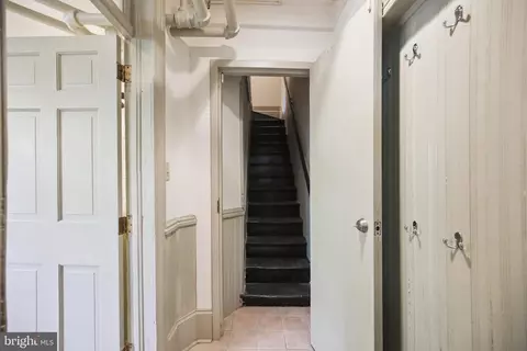 Entry Way - 200 10th St SE, Washington, DC 20003 photo 6 of 6