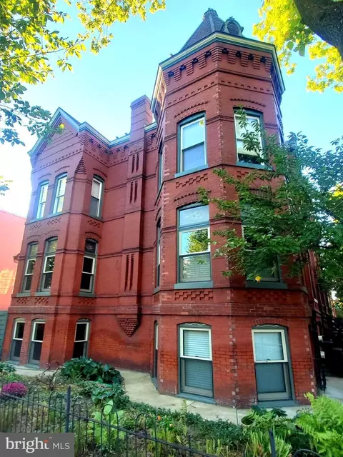 Exterior - 200 10th St SE, Washington, DC 20003 photo 2 of 5
