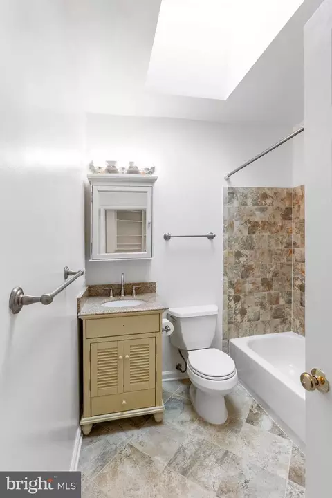 Bath - 431 4th St NE, Washington, DC 20002 photo 4 of 5