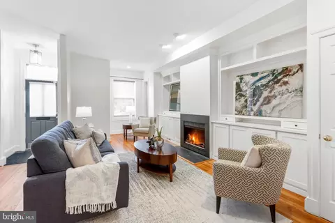 Living - 431 4th St NE, Washington, DC 20002 photo 2 of 4